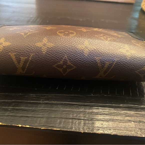 Authentic LOUIS VUITTON Retiro Zippy Wallet Monogram Canvas - Picture 9 of 16